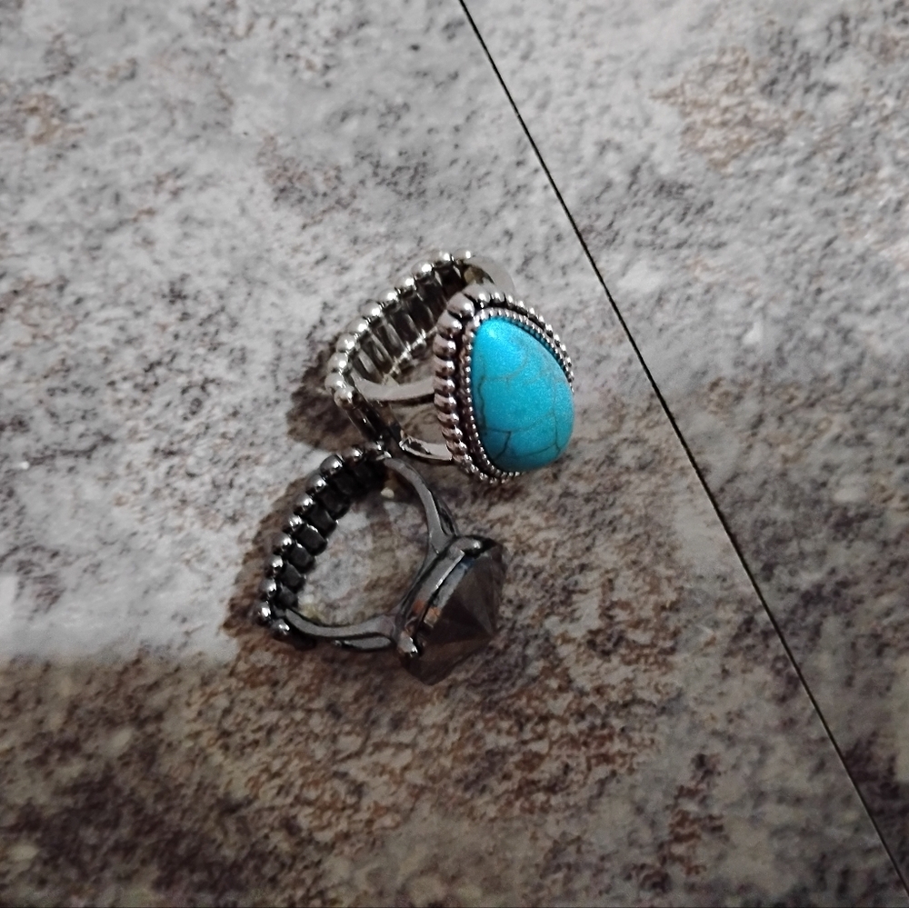 Two Beautiful Stretch Rings One Size Fits All - Picture 2 of 2